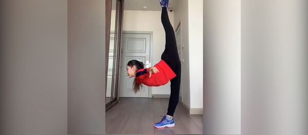 Карантин бизге кеп бекен! Үйүн залга айландырып машыккан КР спортчулары. Видео - Sputnik Кыргызстан