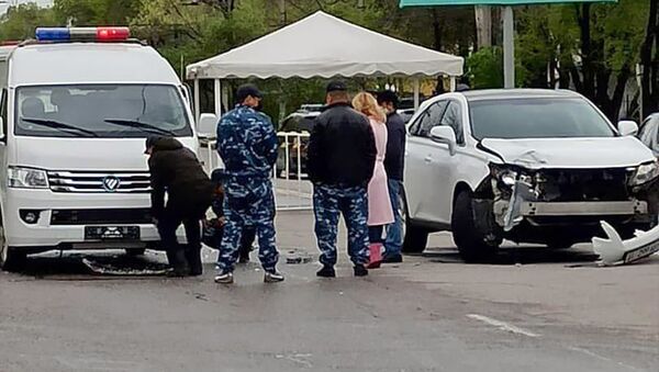 Последствия ДТП милицейского автомобиля с Lexus RX в Бишкеке  - Sputnik Кыргызстан