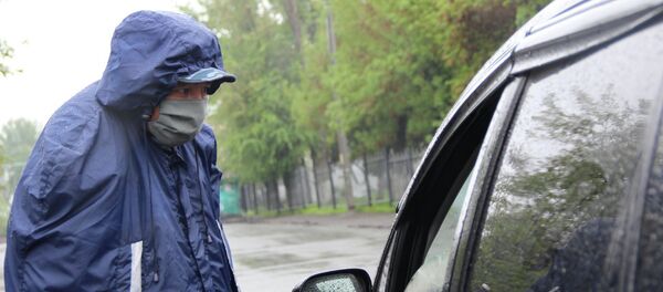 Укук коргоо кызматкерлери Ошто блокпостто турган учурда - Sputnik Кыргызстан