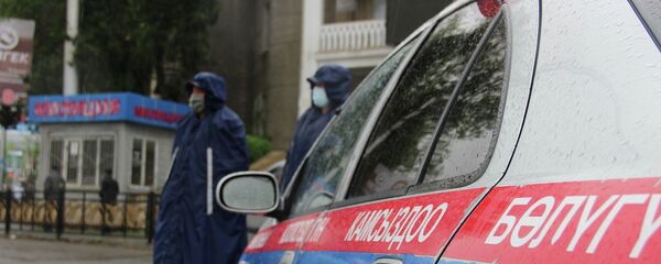 Сотрудники правоохранительных органов патрулируют в городе Ош. Архивное фото - Sputnik Кыргызстан