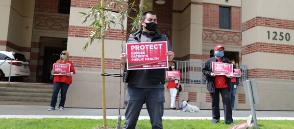 Протест медсестер и медицинских работников за средства индивидуальной защиты в медицинском центре UCLA - Sputnik Кыргызстан