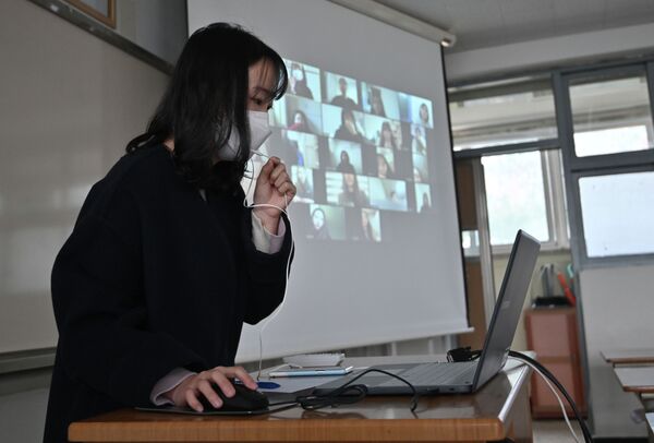 Мир не будет прежним? Как пандемия повлияла на жизнь людей Мир не будет прежним? Как пандемия повлияла на жизнь людей - Sputnik Кыргызстан