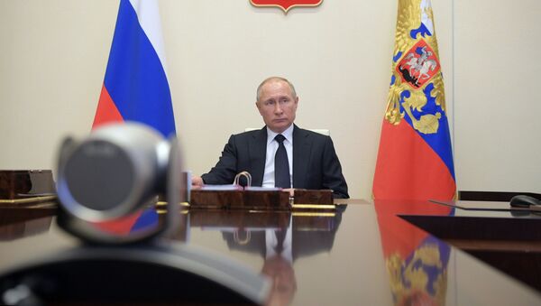 Президент РФ Владимир Путин проводит в режиме видеоконференции  совещание с членами правительства РФ. - Sputnik Кыргызстан