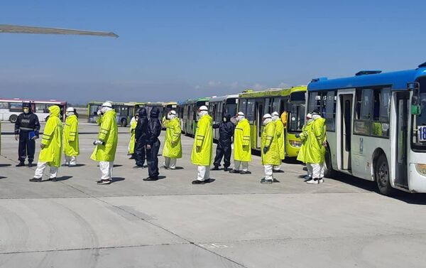 В международный аэропорт Манас прибыл чартерный рейс из Стамбула с гражданами КР, сообщает Республиканский штаб по борьбе с коронавирусом - Sputnik Кыргызстан