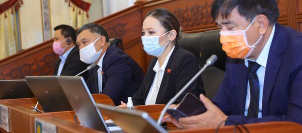 Жогорку Кеңештин жыйынындыгы депутаттар. Архив - Sputnik Кыргызстан