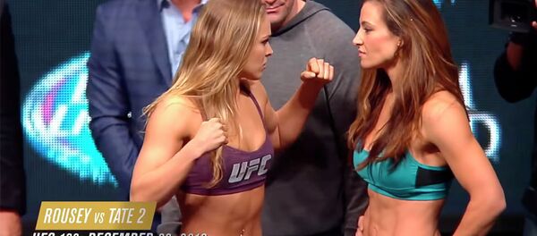 Лучшие дуэли взглядов — видео битв устрашения в UFC - Sputnik Кыргызстан