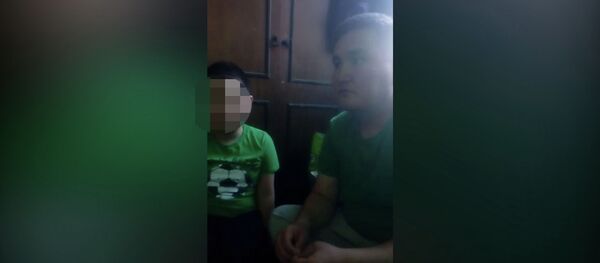 Мужчина, побивший ребенка, раскаивается в содеянном. Видео - Sputnik Кыргызстан