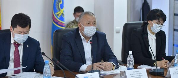 Биринчи вице-премьер-министр Кубатбек Боронов Республикалык ыкчам штабдын жыйынында Биринчи вице-премьер-министр Кубатбек Боронов Республикалык ыкчам штабдын жыйынында - Sputnik Кыргызстан