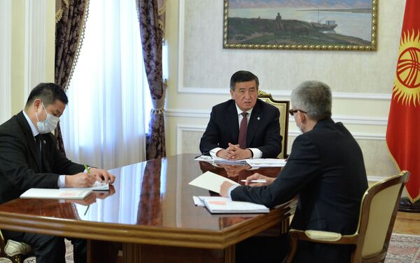 Президент Кыргызстана Сооронбай Жээнбеков обратил внимание вице-премьера Эркина Асрандиева на необходимость разработки долгосрочной экономической концепции - Sputnik Кыргызстан