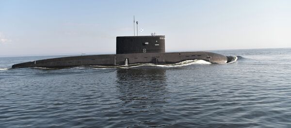 Дизель-электрическая подводная лодка в море. Архивное фото - Sputnik Кыргызстан