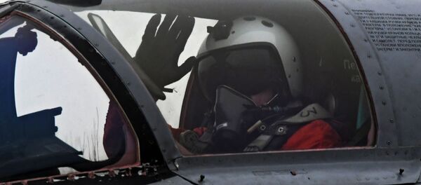 Пилот ВКС РФ в кабине истребителя-перехватчика МиГ-31 - Sputnik Кыргызстан