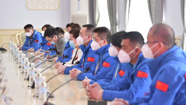 Встреча вице-премьер-министра Исмаиловой с членами делегации медицинской экспертной группы КНР - Sputnik Кыргызстан