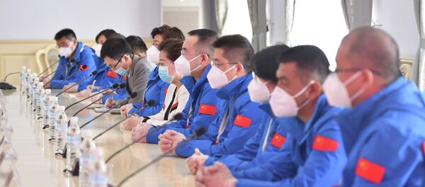 Встреча вице-премьер-министра Исмаиловой с членами делегации медицинской экспертной группы КНР Встреча вице-премьер-министра Исмаиловой с членами делегации медицинской экспертной группы КНР - Sputnik Кыргызстан