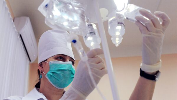 Медсеста подготавливает лекарственные препараты. Архивное фото - Sputnik Кыргызстан