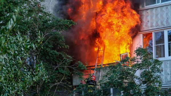 Пожар в квартире одного из жилых домов в Мурманске - Sputnik Кыргызстан