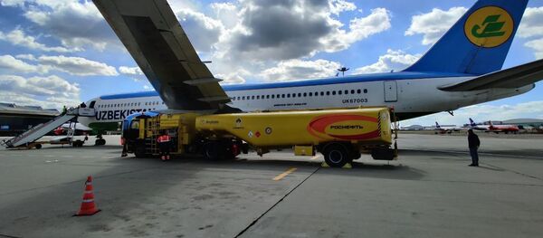 Өзбекстан Россияга бет кап түрүндөгү гуманитардык жардамдын үчүнчү партиясын жеткирди - Sputnik Кыргызстан