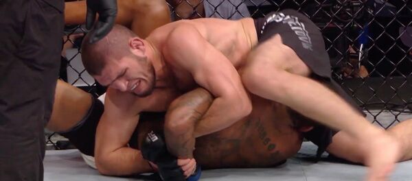 Отдал руку и проиграл — видео лучших побед в UFC приемом кимура - Sputnik Кыргызстан