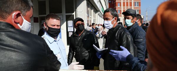 Мигранты у здания Федеральной миграционной службы в Калининграде. Архивное фото - Sputnik Кыргызстан