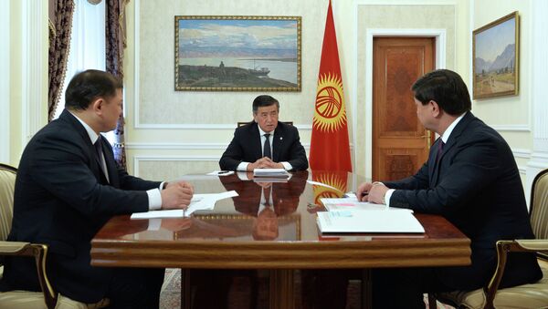 Встреча президента Жээнбекова с торага ЖК Джумабековым и премьер-министром Абылгазиевым - Sputnik Кыргызстан
