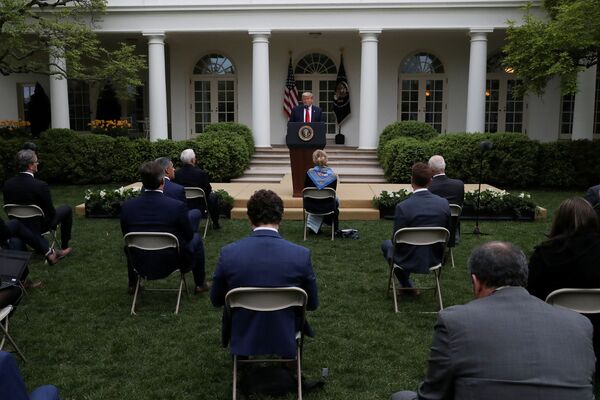 Президент США Дональд Трамп выступает на ежедневном брифинге в Белом доме в Вашингтоне, США - Sputnik Кыргызстан