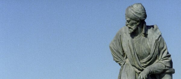 Памятник философу и ученому Абу Али Ибн Сино (Авиценна) в Бухаре. Архивное фото Памятник философу и ученому Абу Али Ибн Сино (Авиценна) в Бухаре. Архивное фото - Sputnik Кыргызстан