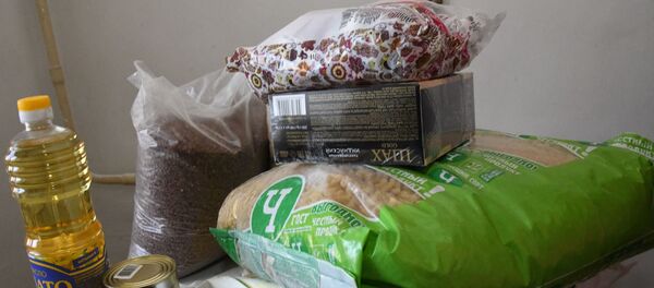 Нуждающиеся семьи Забайкалья получили продуктовые наборы  от Фонда Ахмата Кадырова - Sputnik Кыргызстан