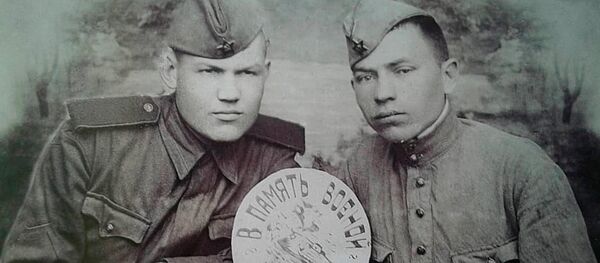 Ветеран Великой Отечественной войны Павел Петрович Нестеров(слева) - Sputnik Кыргызстан