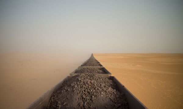 Снимок Riding a Saharan Freight Train австралийского фотографа Adrian Guerin, победивший в категории Open Travel фотоконкурса 2020 Sony World Photography Awards  - Sputnik Кыргызстан