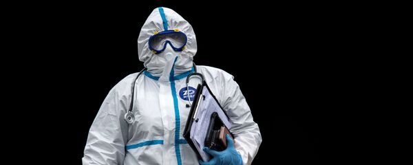 Медициналык кызматкер карантиндик борбордун жайында. Архив Медициналык кызматкер карантиндик борбордун жайында. Архив - Sputnik Кыргызстан