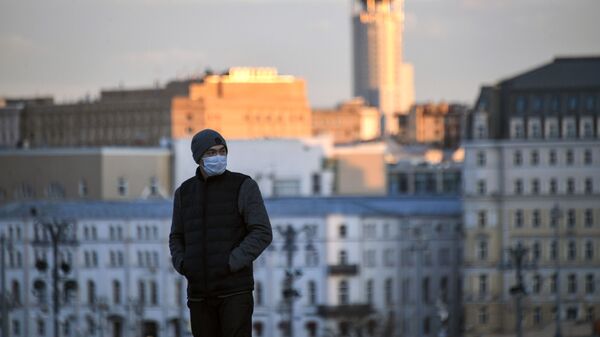 Мужчина в медицинской маске. Архивное фото - Sputnik Кыргызстан