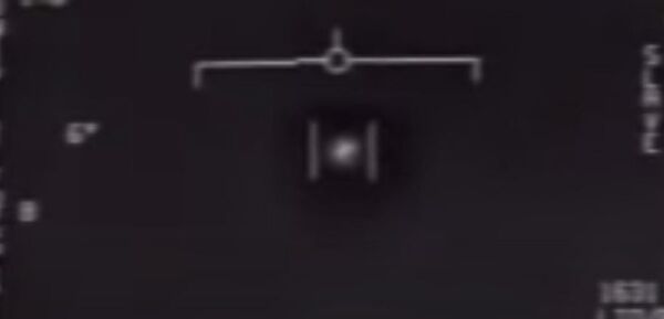 Пентагон официально опубликовал кадры с НЛО — видео - Sputnik Кыргызстан