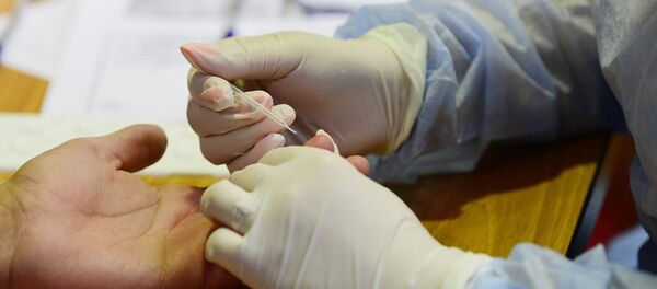 Экспресс-тест анализа крови на коронавирус. Архивное фото Экспресс-тест анализа крови на коронавирус. Архивное фото - Sputnik Кыргызстан