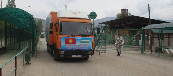 Баткен облусу Өзбекстандын Фергана жергесинин элине азык-түлүк жөнөттү - Sputnik Кыргызстан