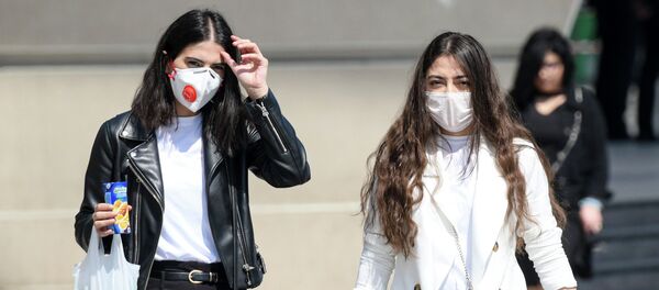 Прохожие в медицинских масках. Архивное фоо - Sputnik Кыргызстан