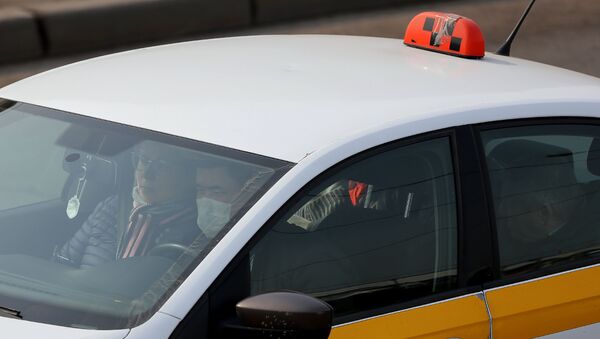 Автомобиль такси на одной из улиц в городе. Архивное фото - Sputnik Кыргызстан