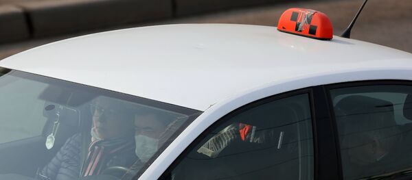 Автомобиль такси на одной из улиц в городе. Архивное фото - Sputnik Кыргызстан