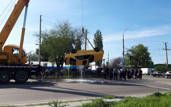 Авария случилась на пересечении улиц Калинина и Салиевой. - Sputnik Кыргызстан