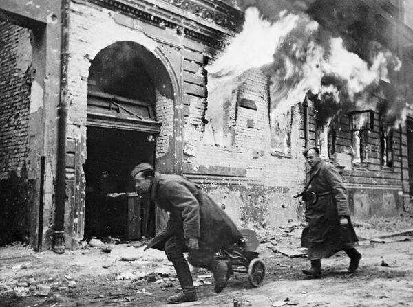 Советские войска в Берлине, 1945 год - Sputnik Кыргызстан