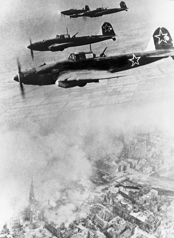 Советские самолеты летят курсом на Берлин, 1945 год - Sputnik Кыргызстан