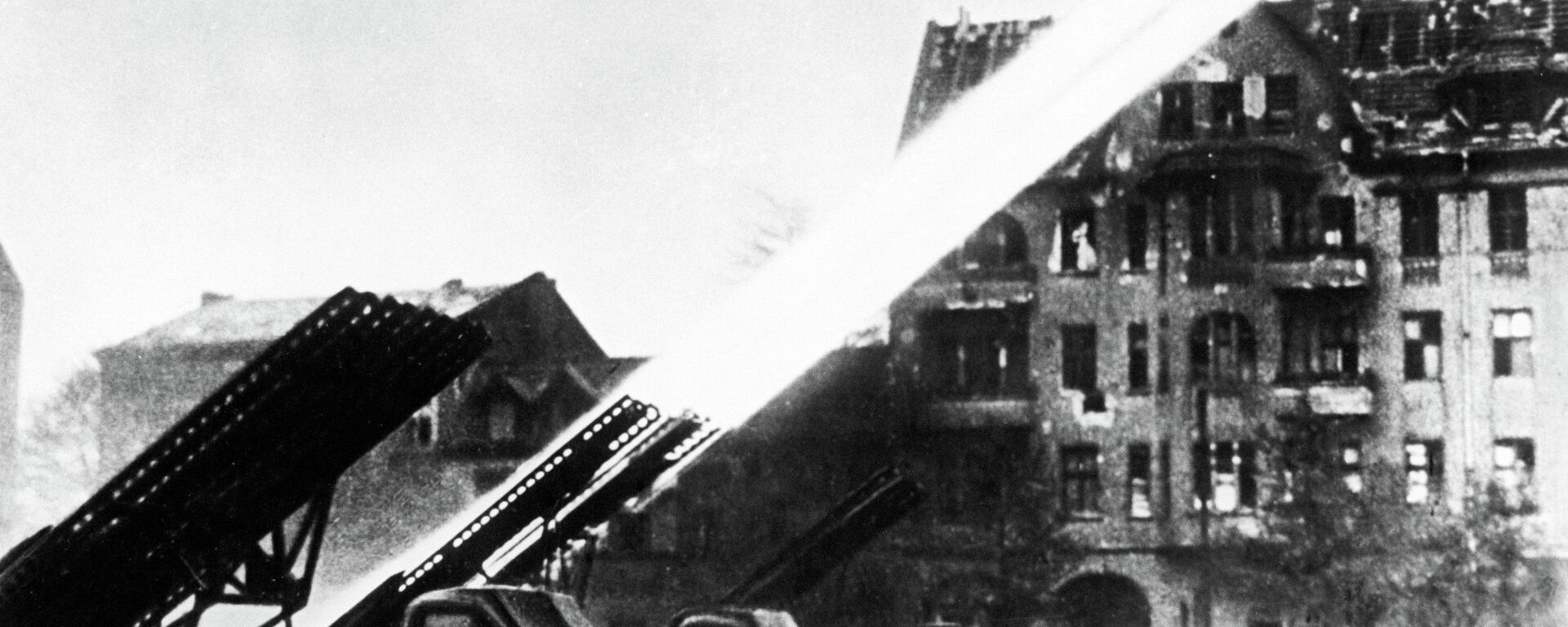   Берлинда карай атып жаткан легендалуу Катюша, 1945-жыл - Sputnik Кыргызстан, 1920, 16.04.2026