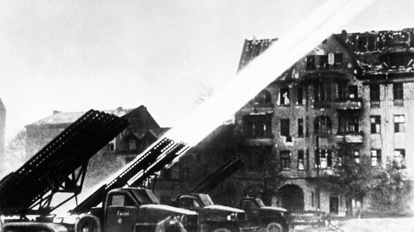   Берлинда карай атып жаткан легендалуу Катюша, 1945-жыл - Sputnik Кыргызстан