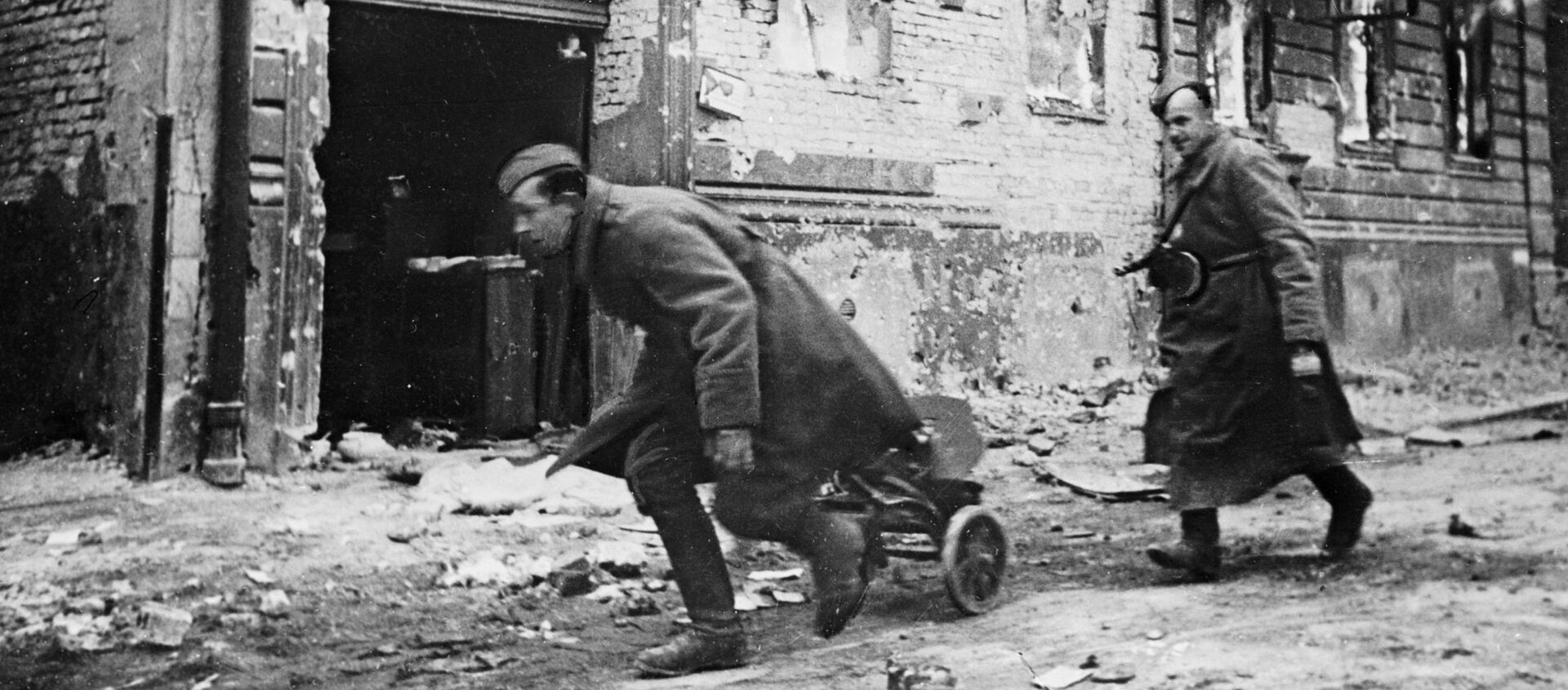 Советские войска в Берлине. Весна 1945 года.  - Sputnik Кыргызстан, 1920, 21.11.2020