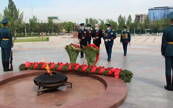 Жеңиш эстафетасы Кыргызстандын аймагында 2-7-май күндөрү Бишкек жана Ош шаарларында өтөт. - Sputnik Кыргызстан