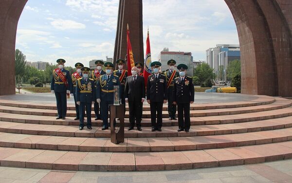 Это память о наших отцах, матерях и дедах, которые уходили на фронт и самоотверженно трудились в тылу.  - Sputnik Кыргызстан