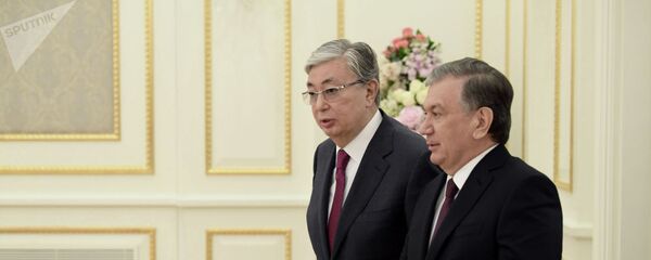 Казакстан президенти Касым-Жомарт Токаев жана Өзбекстан президенти Шавкат Мирзиёев. Архив - Sputnik Кыргызстан