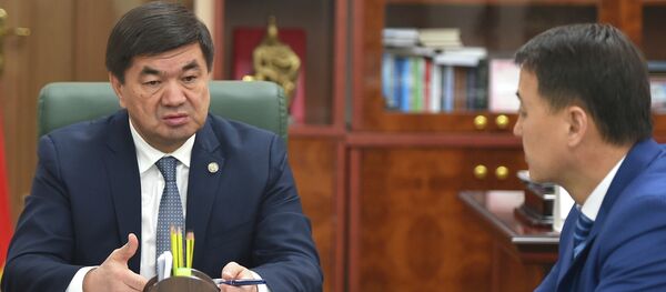 Премьер-министр Мухаммедкалый Абылгазиев провел совещание, где были рассмотрены вопросы, связанные с ликвидацией последствий селевых потоков в городе Исфана Баткенской области Премьер-министр Мухаммедкалый Абылгазиев провел совещание, где были рассмотрены вопросы, связанные с ликвидацией последствий селевых потоков в городе Исфана Баткенской области - Sputnik Кыргызстан