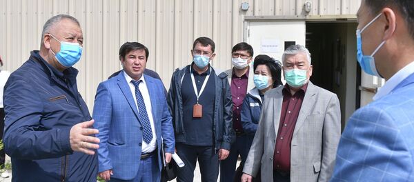 Биринчи вице-премьер-министр Кубатбек Боронов Манас транзиттик ташуулар борборунун аймагындагы обсервациялык пунктуларды оңдоо иштеринин жүрүшү менен таанышты - Sputnik Кыргызстан