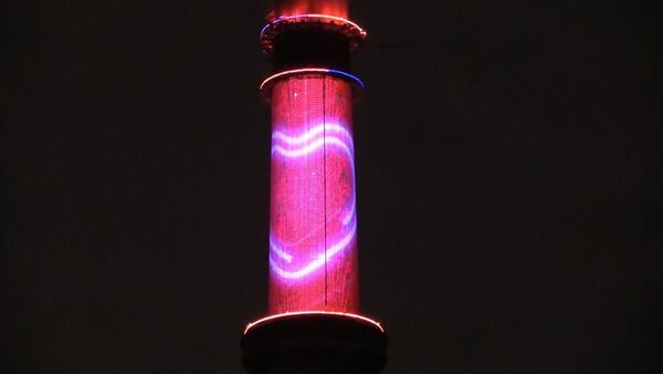 Впечатляет! Останкинская башня сменила подсветку в поддержку врачей — видео - Sputnik Кыргызстан