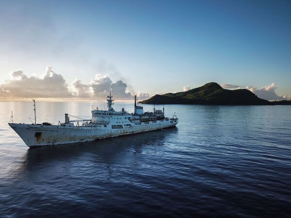 Исследовательское судно Адмирал Владимирский прибыло на Сейшельские острова - Sputnik Кыргызстан