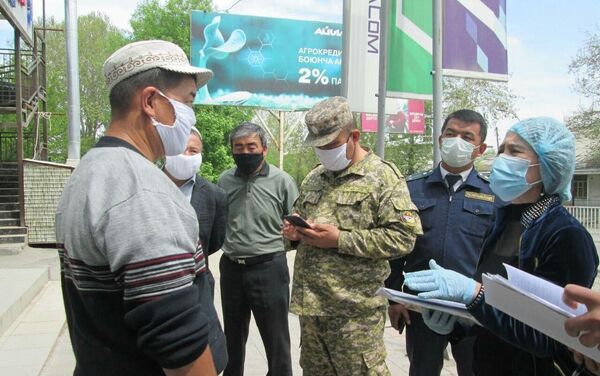 Из 141 заведения и предприятия, которые удалось проверить, была разрешена деятельность 75, десять заведений получили устные предупреждения. - Sputnik Кыргызстан